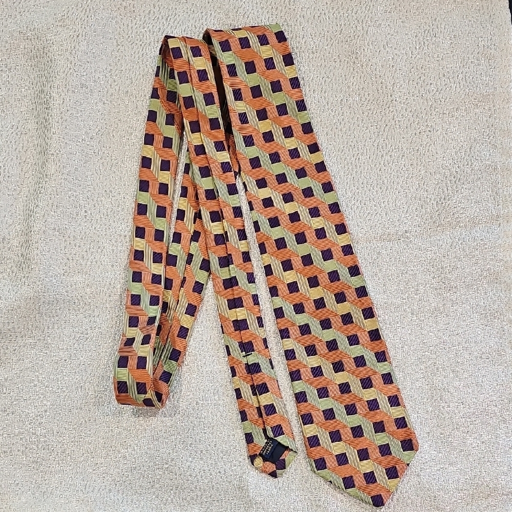 Geometric Patterned Tie in Orange, Green, and‎ Purple